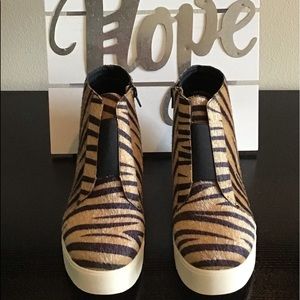New Soda Tiger Print mid cut sneakers